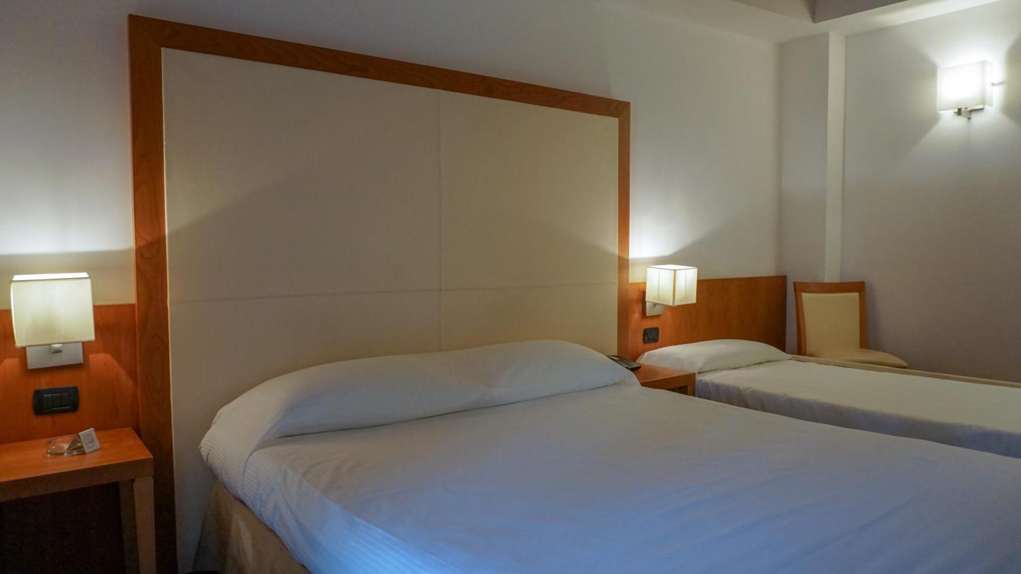 Hotel Mavino Sirmione Quarto foto